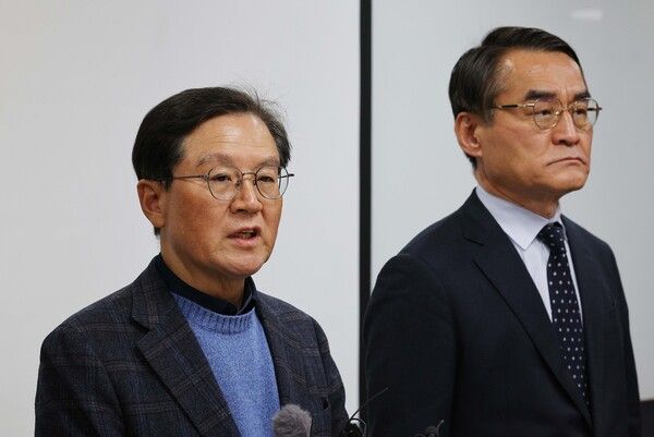 윤석열&nbsp;대통령 측 윤갑근 변호사가 8일 서울 서초구 한국컨퍼런스센터에서 열린 기자간담회에서 발언하고 있다.[사진=연합뉴스]