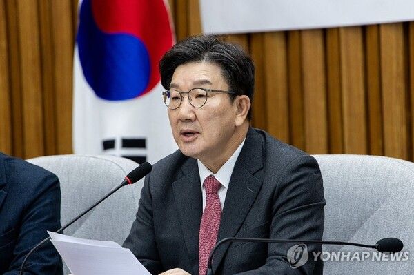 국민의힘 권성동 원내대표가 8일 서울 여의도 국회에서 열린 비상 경제 안정을 위한 고위당정협의회에서 발언하고 있다. 2025.1.8 [국회사진기자단] [사진=연합뉴스]