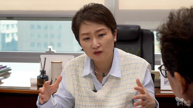 이언주 더불어민주당 최고위원이 11일 폴리뉴스 김능구 대표와 정국현안과 관련한 인터뷰를 하고 있다. [사진=폴리뉴스]