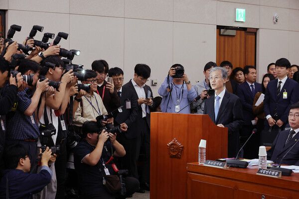 이재명 정부 첫 국정감사가 시작된 13일 서울 여의도 국회에서 열린 법제사법위원회 국정감사에서 조희대 대법원장이 발언하고 있다. [사진=연합뉴스]