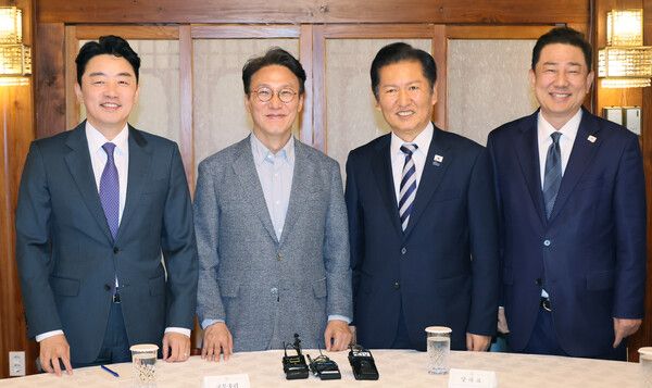 12일 서울 종로구 총리공관에서 김민석 국무총리, 강훈식 대통령 비서실장, 더불어민주당 정청래 대표, 김병기 원내대표 등이 참석한 고위당정협의회가 열리고 있다. [사진=연합뉴스]