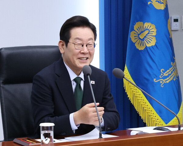 이재명&nbsp;대통령이 13일 용산 대통령실에서 수석보좌관회의를 주재하고 있다. [사진=연합뉴스]