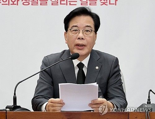 국민의힘&nbsp;송언석 원내대표가 14일 서울 여의도 국회에서 열린 국정감사 대책회의에서 발언하고 있다. [사진=연합뉴스]
