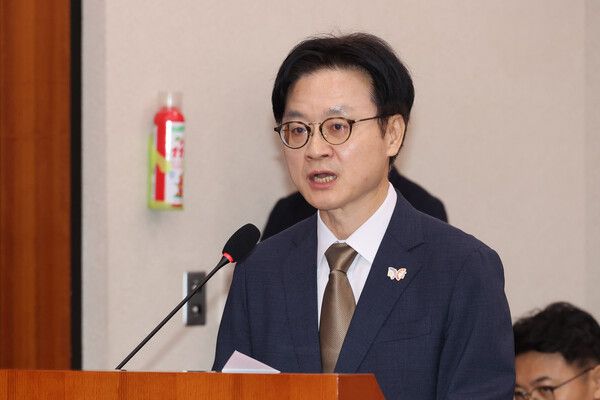 김정관 산업통상부 장관이 13일 서울 국회에서 열린 산업통상자원중소벤처기업위원회 국정감사에서 업무보고를 하고 있다. [사진=연합뉴스]