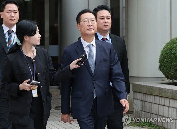 박성재 전 법무부 장관이 14일 구속 전 피의자 심문(영장실질심사)을 마치고 서울 서초구 서울중앙지방법원을 나서고 있다 [사진=연합뉴스]