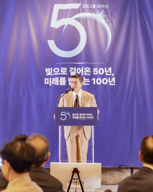 이호웅 회장이 기념사를 하고있다.[사진=참빛그룹]