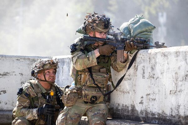 육군이 지난 9월 22일부터 26일까지 강원 인제군 육군 과학화전투훈련단에서 제3회 국제 과학화전투 경연대회를 실시했다고 27일 밝혔다. 사진은 도시지역 교장에서 한국군과 국가대항전투를 실시하고 있는&nbsp;미군의 모습. [사진=육군 제공. 재판매 및 DB 금지]