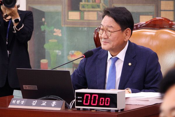 국회 문화체육관광위원장으로서 상임위 회의를 진행하는 김교흥 의원.&nbsp; &nbsp; &nbsp;사진=김교흥 의원실