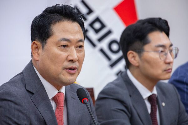 국민의힘&nbsp;장동혁&nbsp;대표가 2일 국회에서 추석 연휴를 앞두고 가진 기자간담회에서 발언하고 있다. [사진=연합뉴스]
