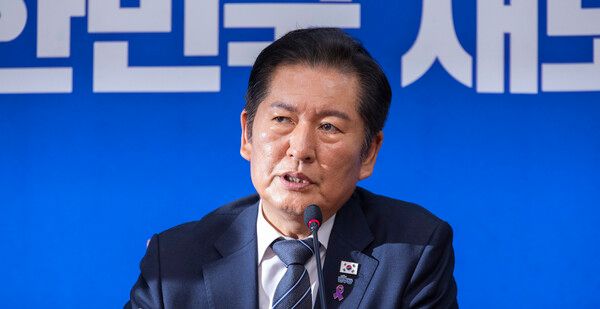 더불어민주당&nbsp;정청래&nbsp;대표가 20일 서울 여의도 국회에서 열린 사법개혁특별위원회 사법개혁안 발표에 참석해 사법 개혁안의 의미에 대해 설명하고 있다. [사진=연합뉴스]