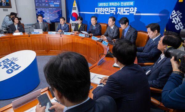 더불어민주당 정청래 대표가 22일 국회에서 열린 최고위원회의에서 민주당이 발표한 사법개혁안의 반응에 대해 발언하고 있다. [사진=연합뉴스]