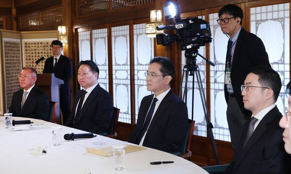 왼쪽부터 현대자동차그룹 정의선 회장, SK그룹 최태원 회장, 삼성전자 이재용 회장, LG그룹 구광모 회장 [사진=연합뉴스]