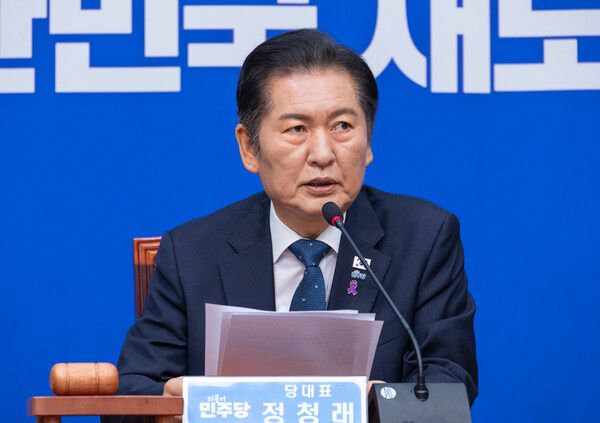 더불어민주당&nbsp;정청래&nbsp;대표가 22일 국회에서 열린 최고위원회의에서 민주당이 발표한 사법개혁안의 반응에 대해 발언하고 있다. [사진=연합뉴스]