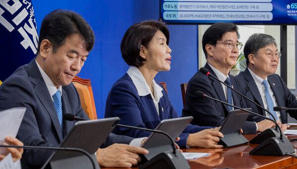 더불어민주당 한정애 정책위의장이 23일 국회에서 열린 국정감사 대책 회의에서 발언하고 있다. [사진=연합뉴스]