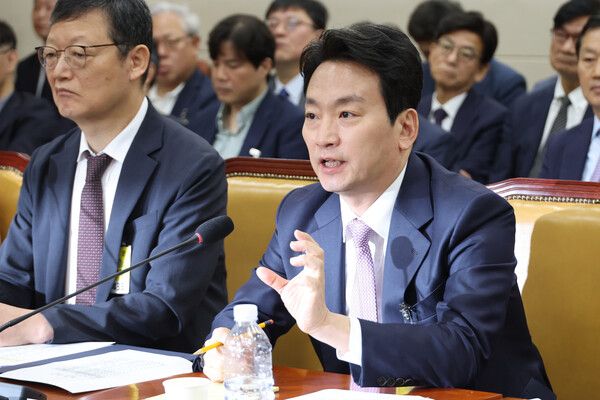 박장범 KBS 사장이 23일 국회 과학기술정보방송통신위원회에서 열린 한국방송공사(KBS), 한국교육방송공사(EBS), 문화방송(MBC) 대주주 방송문화진흥회 등에 대한 국정감사에서 위원 질의에 답하고 있다. [사진=연합뉴스]