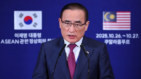 위성락&nbsp;국가안보실장이 26일 말레이시아 쿠알라룸푸르의 한 호텔에 마련된 한국 기자단 프레스센터에서 아세안 정상회의 관련 브리핑을 하고 있다. [사진=연합뉴스]&nbsp;