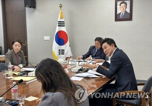 LA 총영사관 국감에서 질의하는 김태호 의원 [출처=연합뉴스]