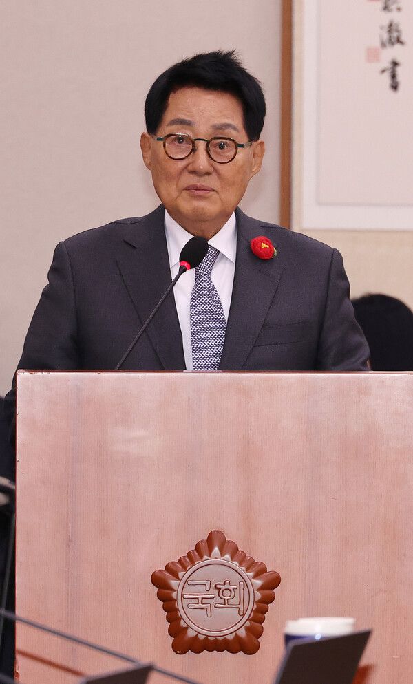 8일 오후 국회에서 속개된 국회 법제사법위원회 전체회의에서 더불어민주당 박지원 의원이 김건희 여사 특검법 등의 법안 심사 보고를 하고 있다. [사진=연합뉴스]