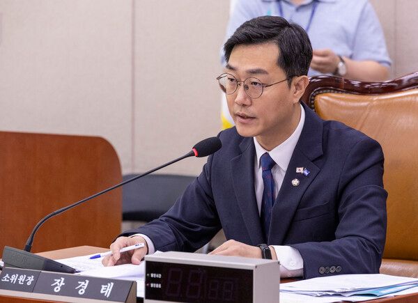 국회 법제사법위원회 예산결산심사소위원회 장경태 위원장이 3일 국회에서 열린 예결산 소위에서 인사말을 하고 있다. [사진=연합뉴스]