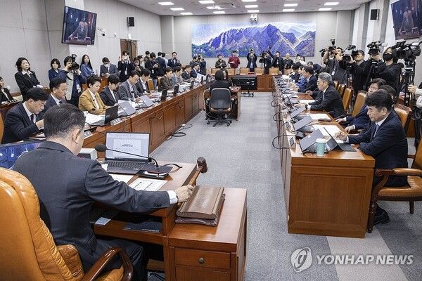 29일 국정감사 증인 채택을 위한 국회&nbsp;운영위 전체회의가 열렸다. [출처=연합뉴스]