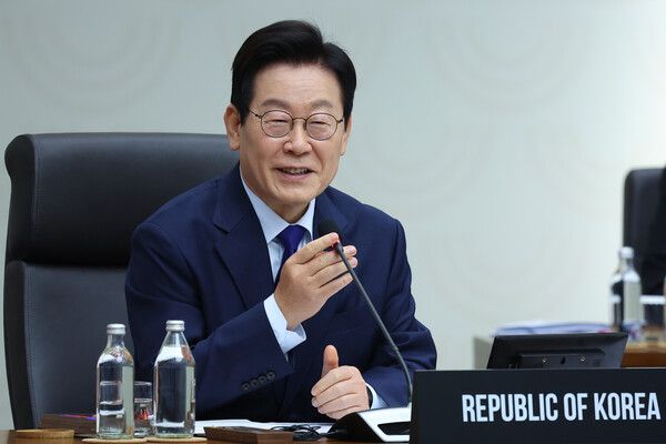 이재명 대통령이 31일 경주화백컨벤션센터(HICO)에서 열린 2025 아시아태평양경제협력체(APEC) 정상회의 제1세션에서 발언하고 있다.&nbsp; [사진=연합뉴스]