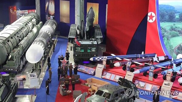북한, 무장장비 전시회 3년 연속 개최 [사진=조선중앙통신=연합뉴스]