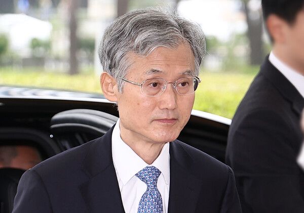 &nbsp;조희대&nbsp;대법원장이 대선개입 의혹 청문회가 열리는 9월30일 서울 서초구 대법원으로 출근하고 있다. [사진=연합뉴스]