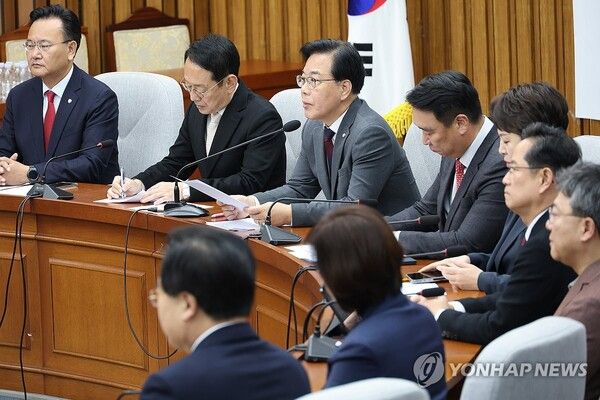 국민의힘&nbsp;송언석&nbsp;원내대표가 14일 서울 여의도 국회에서 열린 원내대책회의에서 발언하고 있다. [사진=연합뉴스]