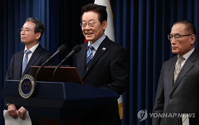 이재명 대통령이 14일 한미 관세·안보 협상 '조인트 팩트시트' 최종 합의를 발표하고 있다 [사진=연합뉴스]