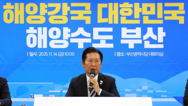 정청래 더불어민주당 대표가 14일 오전 부산 동구 민주당 부산시당에서 열린 부산 현장최고위원회에서 발언하고 있다.[사진=연합뉴스]