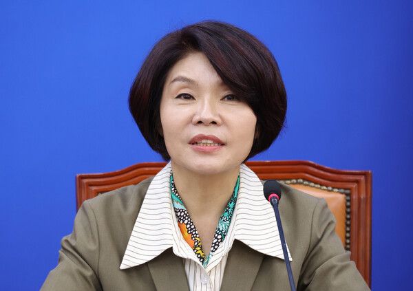 더불어민주당&nbsp;한정애&nbsp;정책위의장이 지난 6일 서울 여의도 국회에서 열린 정책조정회의에서 발언하고 있다.[사진=연합뉴스]