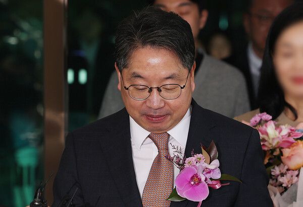 &nbsp;퇴임식을 마친&nbsp;노만석&nbsp;검찰총장 직무대행이 14일 서울 서초구 대검찰청을 나서고 있다. [사진=연합뉴스]