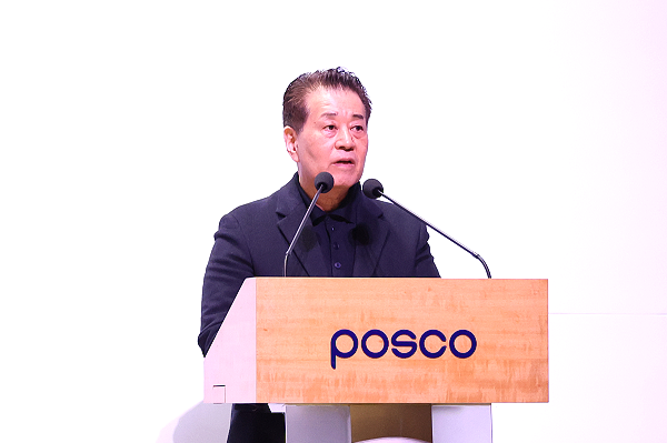 포스텍에서 18일 열린 2025년 포스코그룹 테크포럼에서 장인화 포스코그룹 회장이 개회사를 하고 있다. / 사진=포스코
