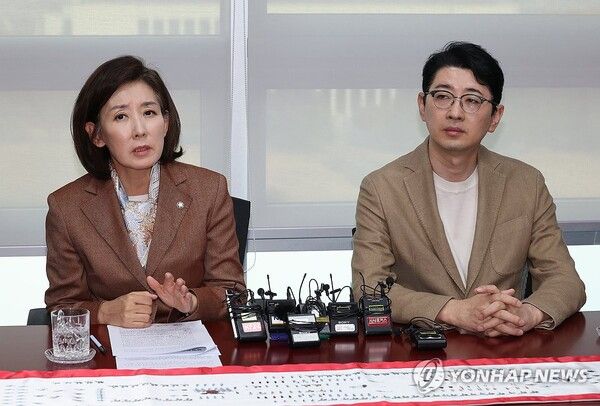 국민의힘&nbsp;나경원&nbsp;의원이 20일 서울 여의도 국회 의원회관 자신의 의원실에서 '국회 패스트트랙 충돌' 1심 선고 관련 기자 간담회를 하고 있다. [사진=연합뉴스]