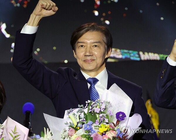 조국혁신당&nbsp;조국&nbsp;당 대표가 23일 오후 청주 오스코에서 열린 전당대회에서 당 대표로 선출된 뒤 인사하고 있다. [사진=연합뉴스]