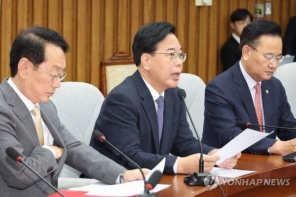 민의힘 송언석 원내대표가 25일 서울 여의도 국회에서 열린&nbsp;원내대책회의에서 발언하고 있다. [사진=연합뉴스]