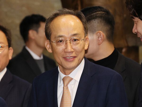 국민의힘&nbsp;추경호&nbsp;의원이 지난 13일 서울 여의도 국회 본회의장으로 향하고 있다. 이날 본회의에서는 내란 중요임무 종사 혐의로 구속 영장이 청구된 국민의힘&nbsp;추경호&nbsp;의원에 대한 체포동의안이 보고됐다. [사진=연합뉴스]