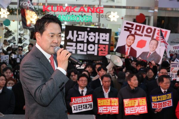 국민의힘&nbsp;장동혁&nbsp;대표가 28일 대구 중구 동성로에서 열린 민생회복 법치수호 국민대회에서 발언하고 있다. [사진=연합뉴스]