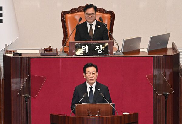 이재명&nbsp;대통령이 4일 서울 여의도 국회 본회의장에서 내년도 정부 예산안에 대한 시정연설을 하고 있다. [사진=연합뉴스/국회사진기자단]