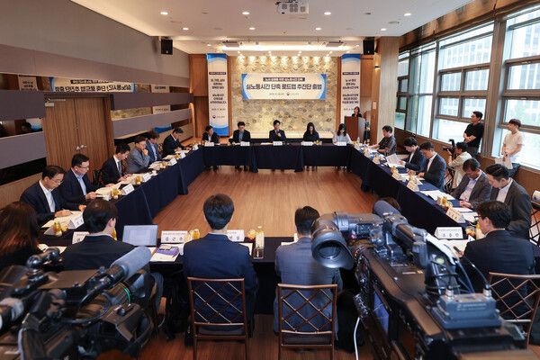 실노동시간 단축 로드맵 추진단 킥오프 회의. 지난 9월 24일 서울 중구 LW컨벤션센터에서 실노동시간 단축 로드맵 추진단 킥오프 회의가 열린 모습. [사진=연합뉴스]