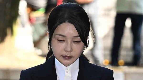 윤석열 전 대통령 부인 김건희 여사가 지난달 8월12일 구속 전 피의자 심문(영장실질심사)을 받기 위해 서울 서초구 서울중앙지법에 출석하고 있다. [사진=연합뉴스]