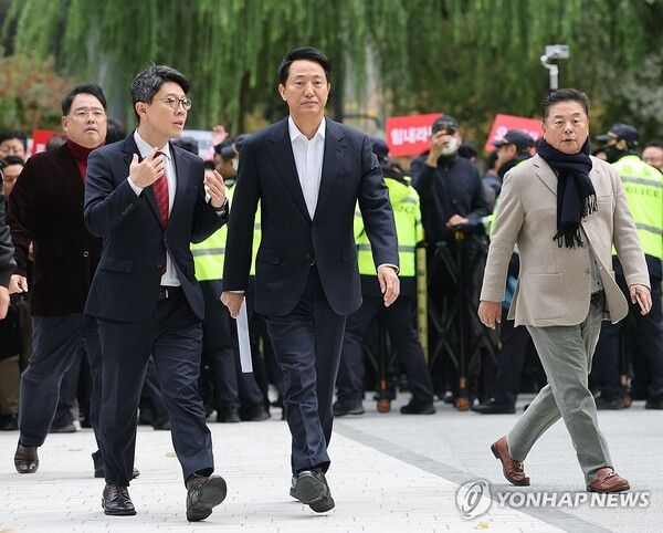 오세훈 서울시장은 11월 8일 민중기 특별검사팀의 조사를 받은 후 