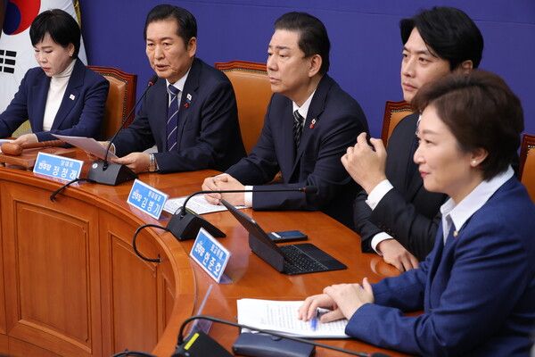 더불어민주당 정청래 대표가 1일 서울 여의도 국회에서 열린 최고위원회의에서 발언하고 있다. [사진=연합뉴스]