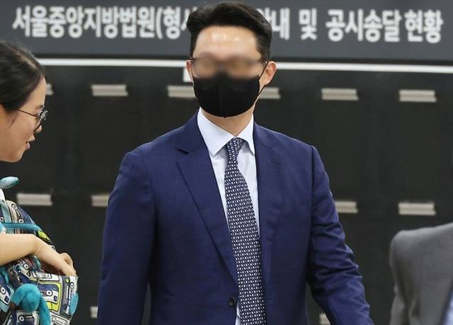 김건희 특검팀(특별검사 민중기)이 김건희씨에게 금품 제공 혐의 등으로 재판에 넘겨진 '통일교 2인자' 윤영호 전 통일교 세계본부장에게 징역 4년을 구형했다. 윤 전 본부장은 국민의힘 뿐만아니라 민주당도 불법정치자금을 제공했다는 발언을 해 파장이 일고 있다. [사진=연합뉴스]