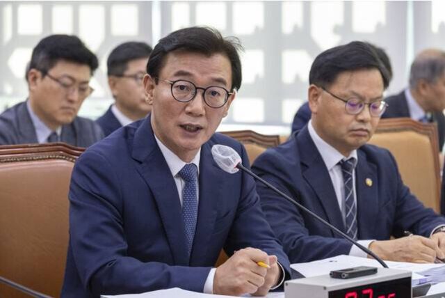 전재수 해양수산부 장관이 통일교로 부터 수천만원의 금품을 수수 의혹이 언론보도가 나왔다. 이에 전 장관은 전면 부인하고 있다. [사진=연합뉴스]