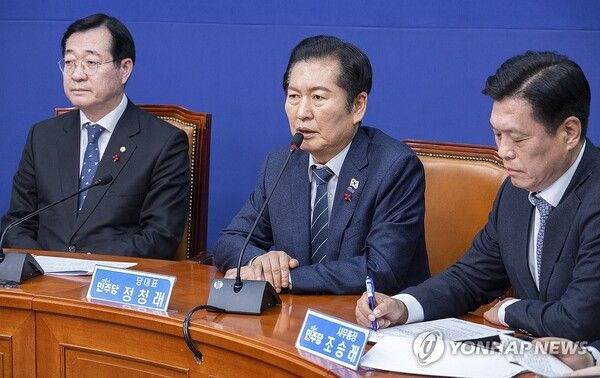 더불어민주당 정청래 대표가 15일 국회에서 열린 제4차 중앙위원회에서 발언하고 있다. [사진=연합뉴스]