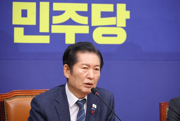 더불어민주당&nbsp;정청래&nbsp;대표가 15일 서울 여의도 국회에서 열린 최고위원회의에서 발언하고 있다. [사진=연합뉴스]