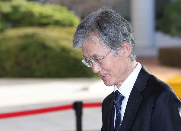 &nbsp;조희대&nbsp;대법원장이 지난 8일 서울 서초구 대법원으로 출근하고 있다. [사진=연합뉴스]