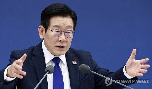 이재명 대통령이 16일 정부세종컨벤션센터에서 열린 보건복지부(질병관리청)·식품의약품안전처 업무보고에서 발언하고 있다 [사진=연합뉴스]