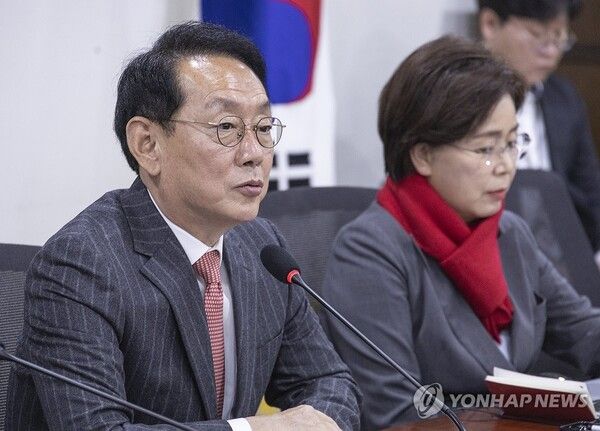 국민의힘 재선의원 공부 모임인 '대안과 책임'이 16일 국회의원 회관에서 개최한 '지방선거 D-6개월 어떻게 해야 승리할 수 있나?' 토론회에서 김도읍 정책위의장이 인사말을 하고 있다. [사진=연합뉴스]